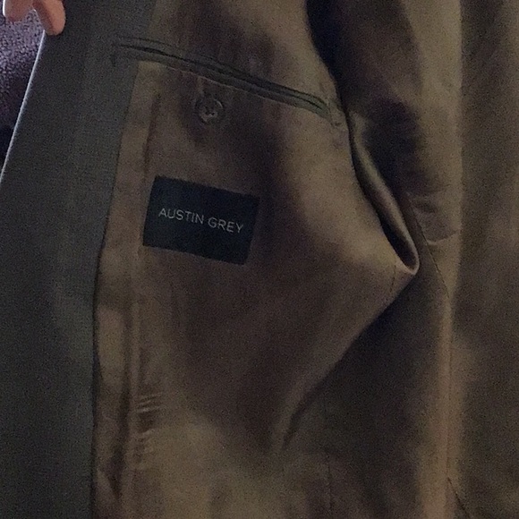 Suits - Picture 6 of 6